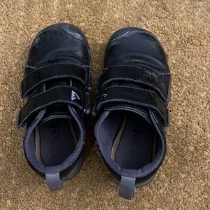 Black leather Plae tennis shoes, size 9